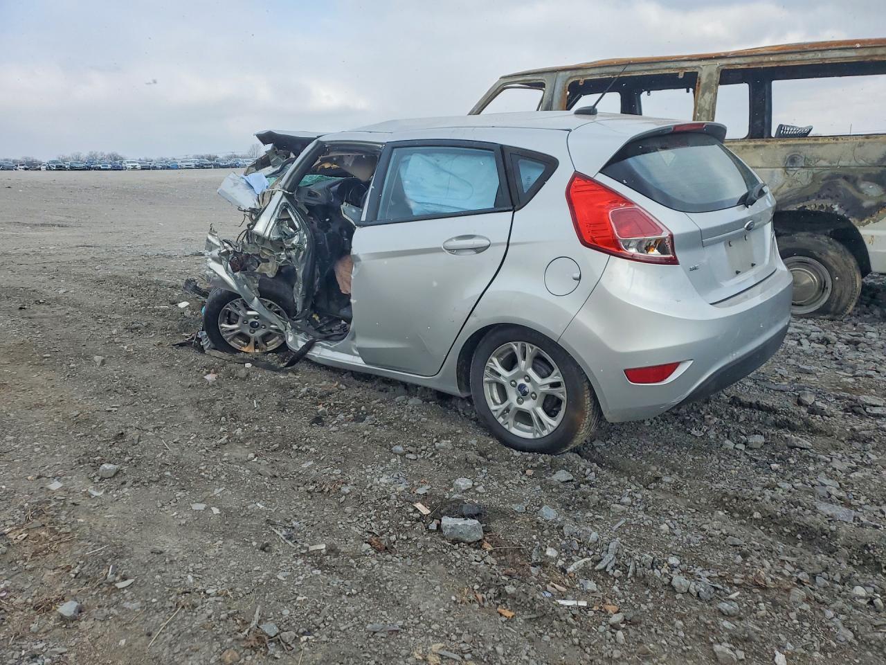 2014 Ford Fiesta Se - Image 2