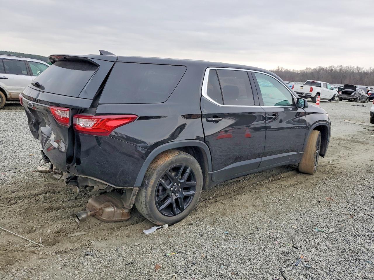 2021 Chevrolet Traverse Ls - Фото 3