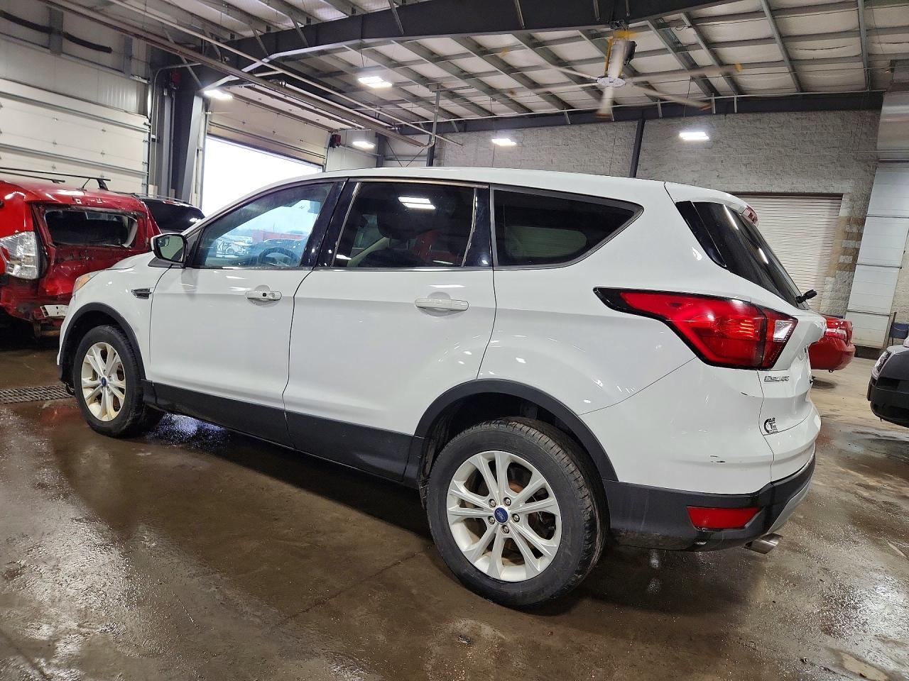2019 Ford Escape Se - Фото 2