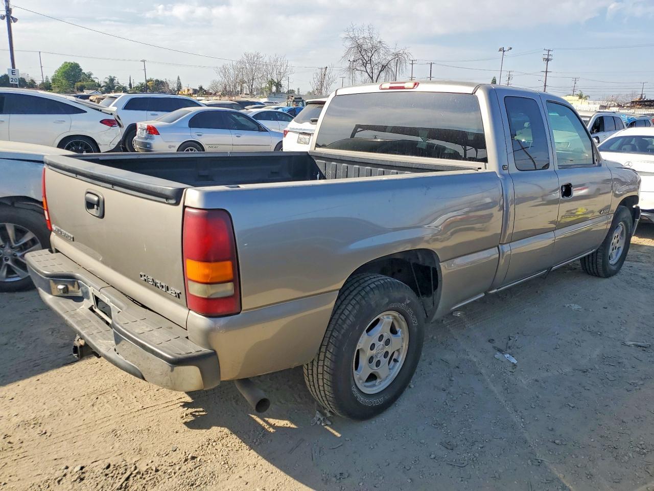 2001 Chevrolet Silverado C1500 - Image 3