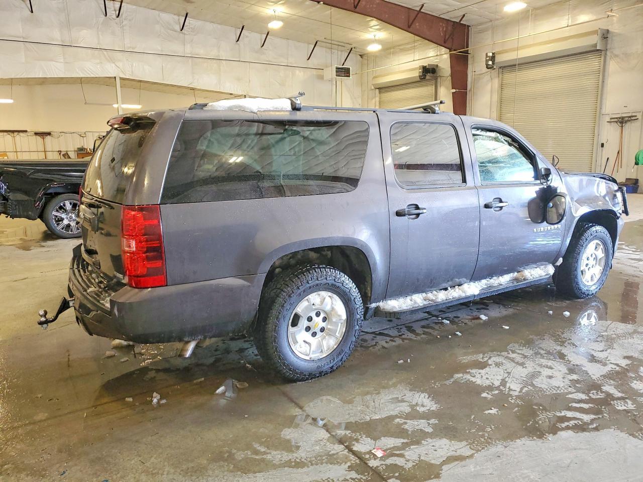 2010 Chevrolet Suburban C1500 Ls - Image 3