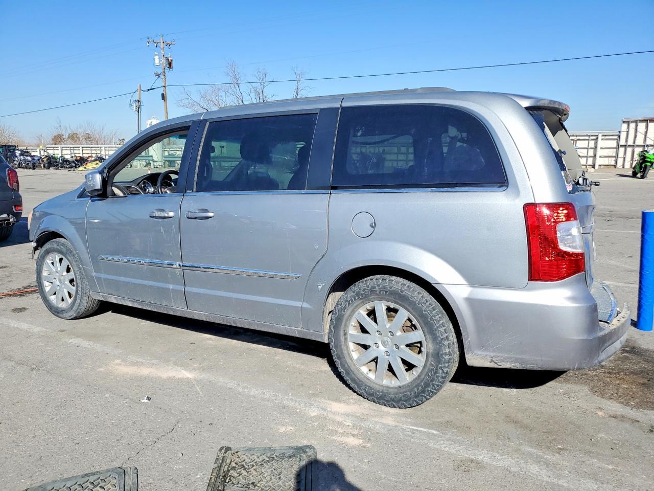 2014 Chrysler Town & Country Touring - Фото 2