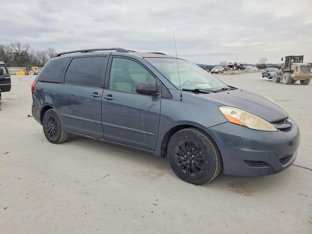 2007 Toyota Sienna Le 7-Passenger - Фото 4