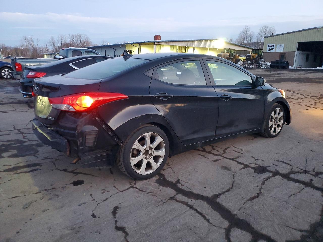 2012 Hyundai Elantra Limited - Image 3