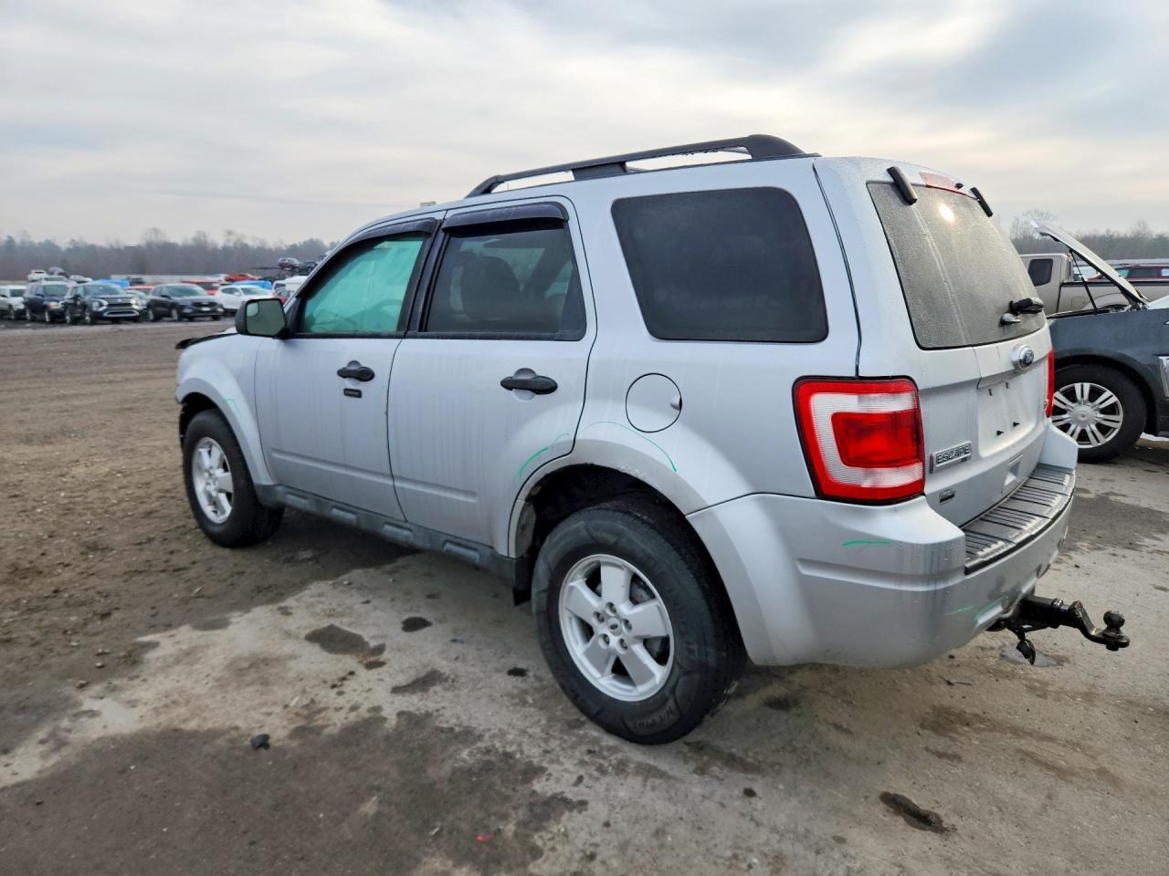 2011 Ford Escape Xlt - Image 2