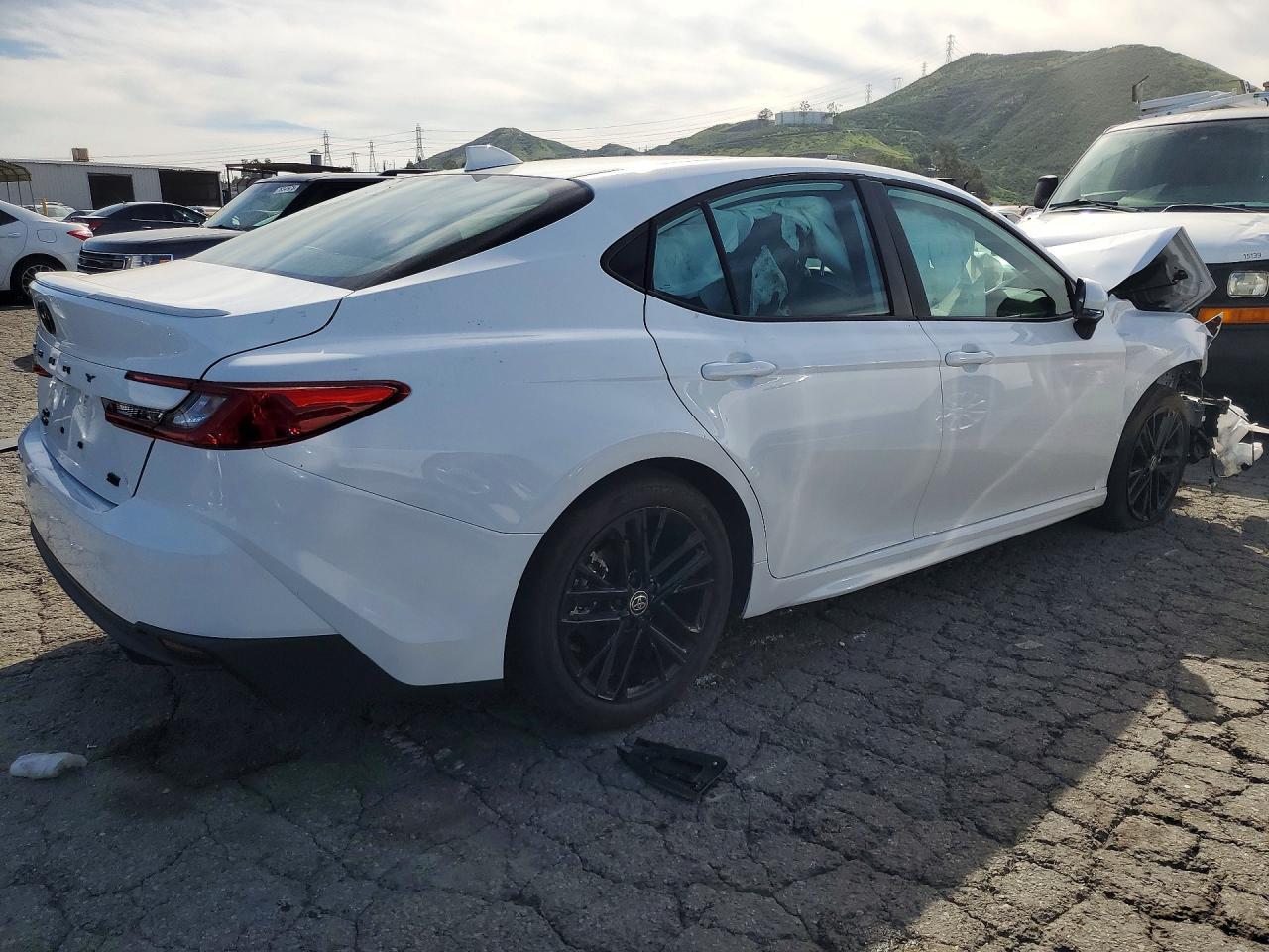 2026 Toyota Camry Se - Фото 3