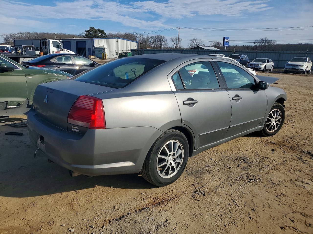 2005 Mitsubishi Galant Ls High - Image 3
