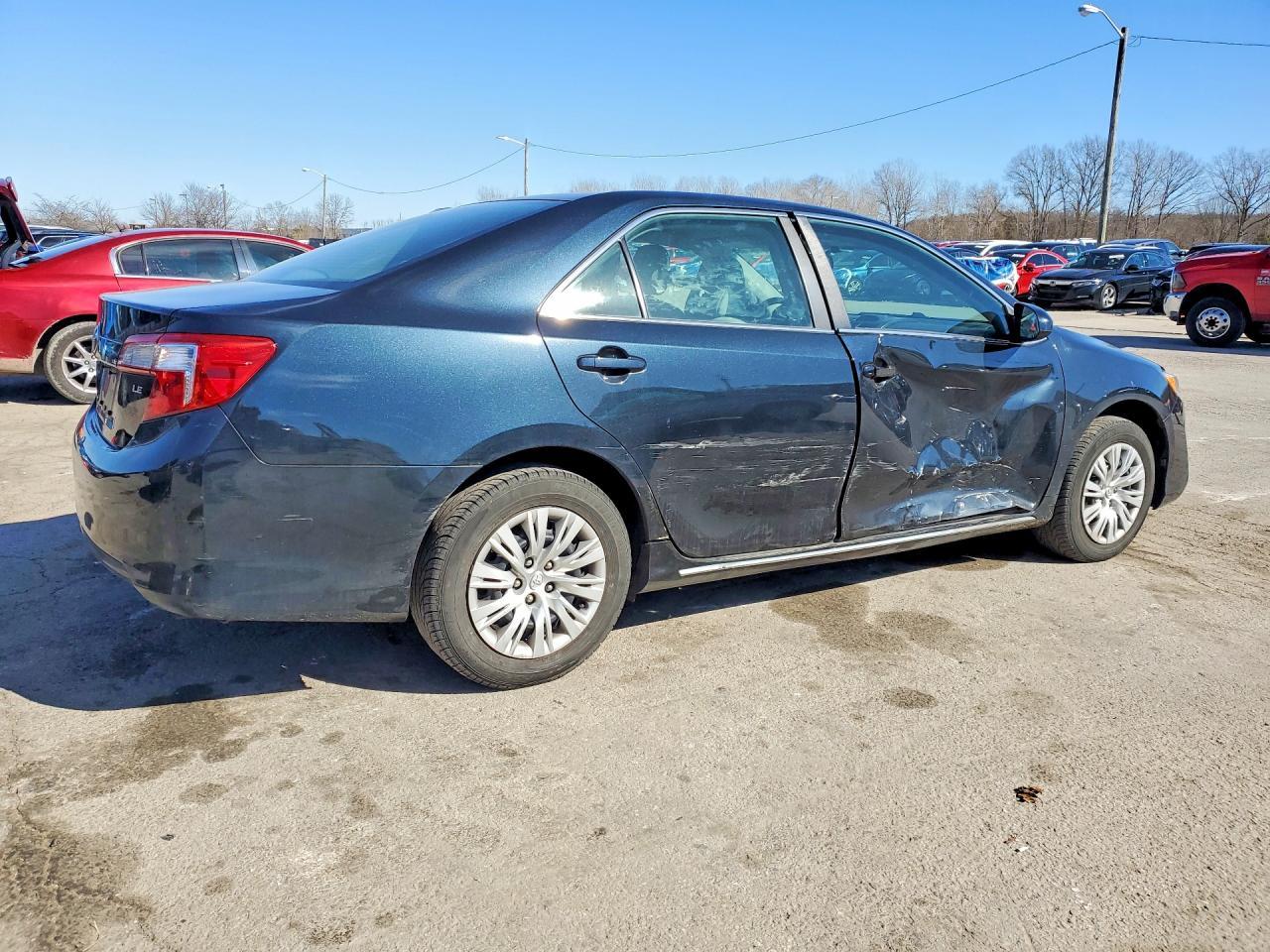 2014 Toyota Camry L - Фото 3