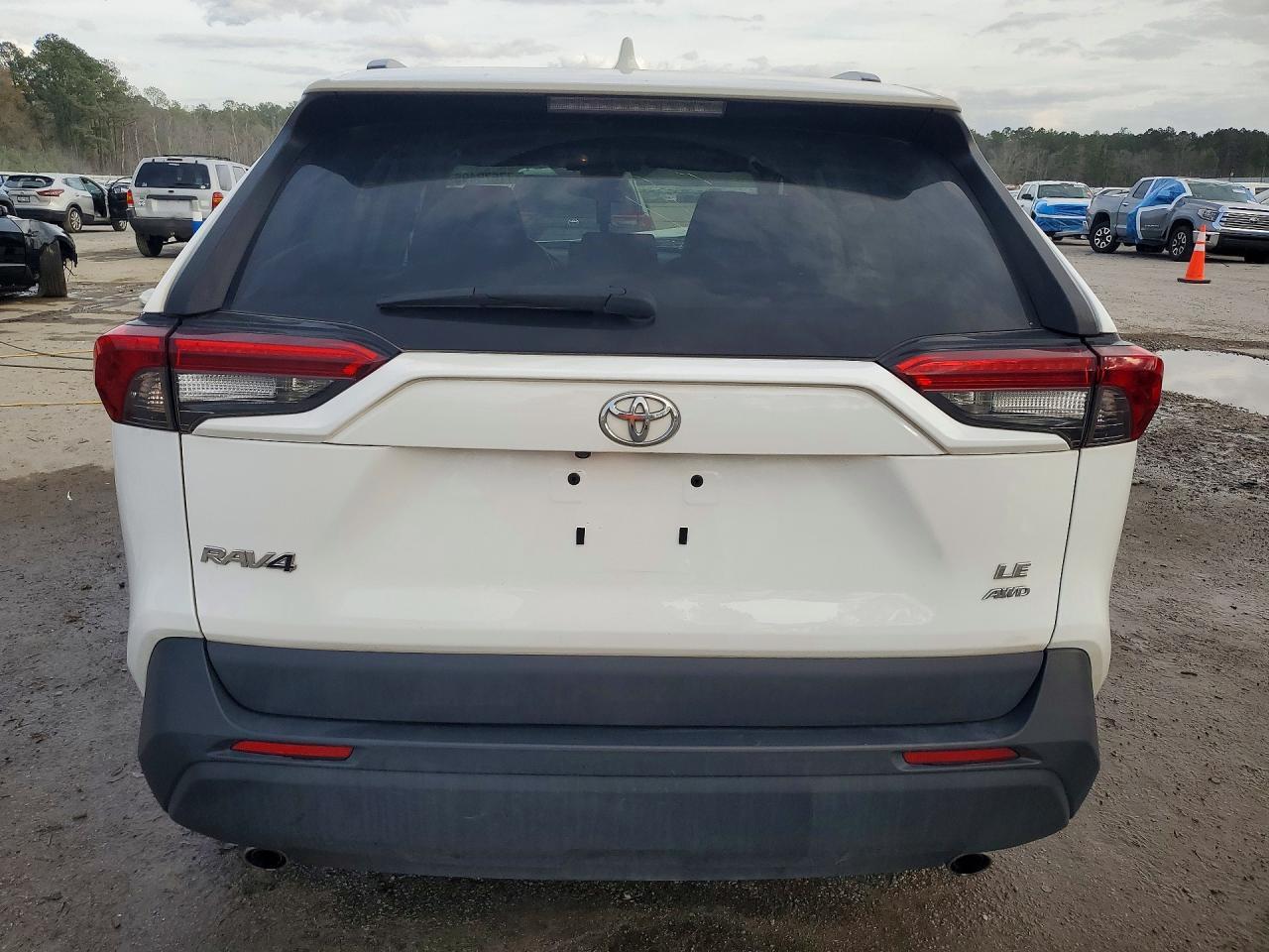 2020 Toyota Rav4 Le - Image 6