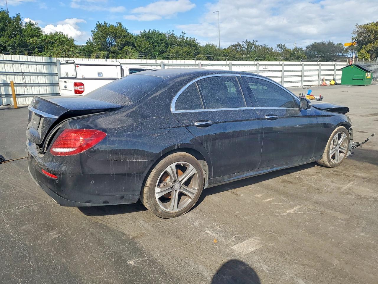 2017 Mercedes-Benz E 300 - Фото 3
