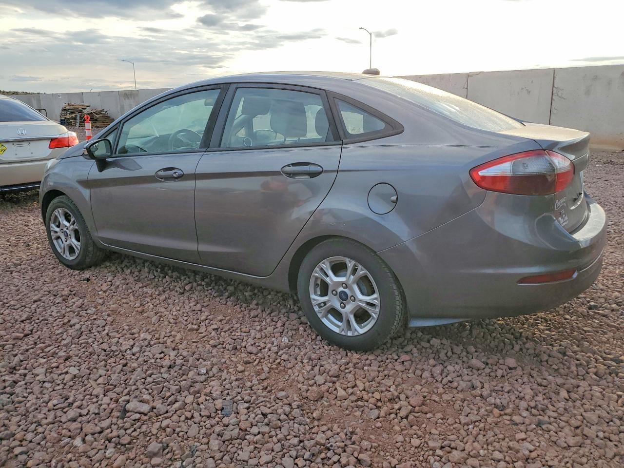 2014 Ford Fiesta Se - Фото 2