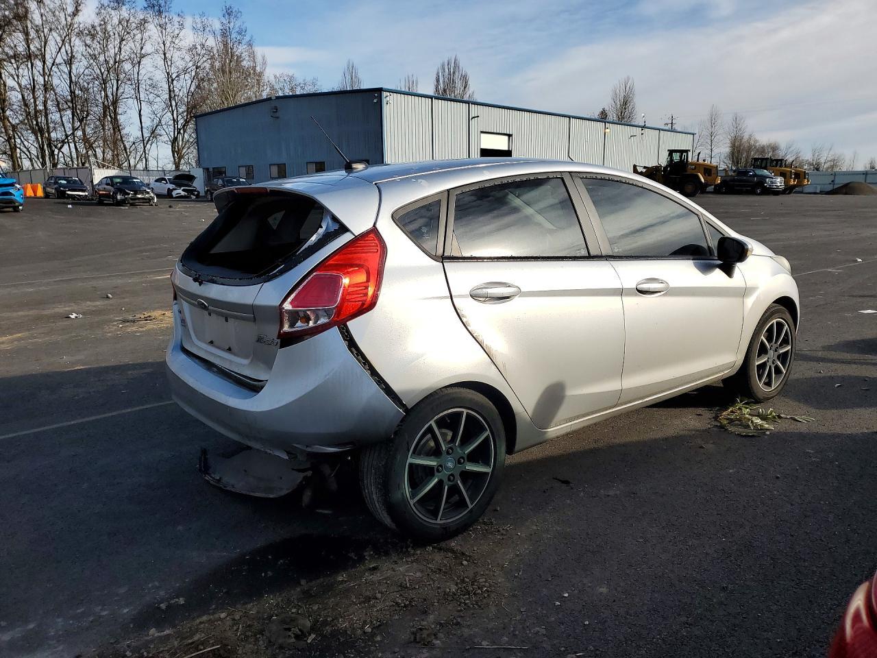 2015 Ford Fiesta Se - Image 3