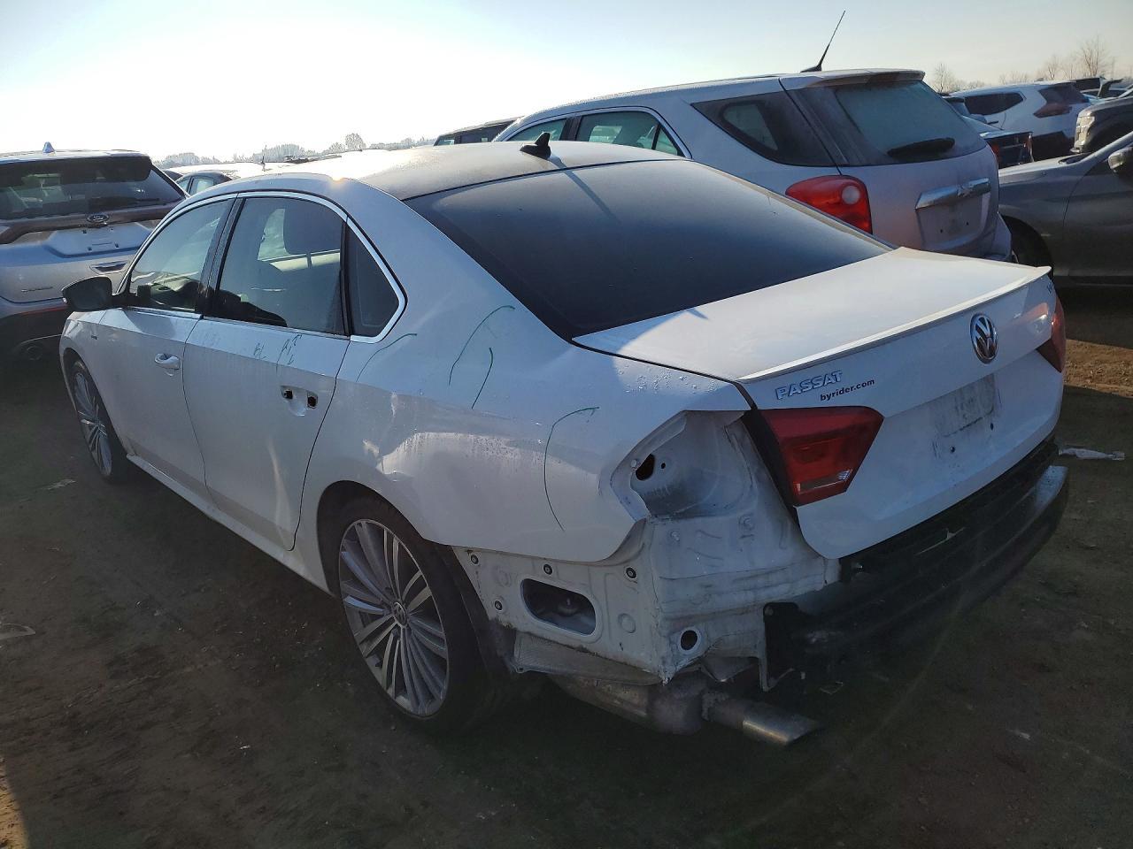 2015 Volkswagen Passat Se - Фото 2