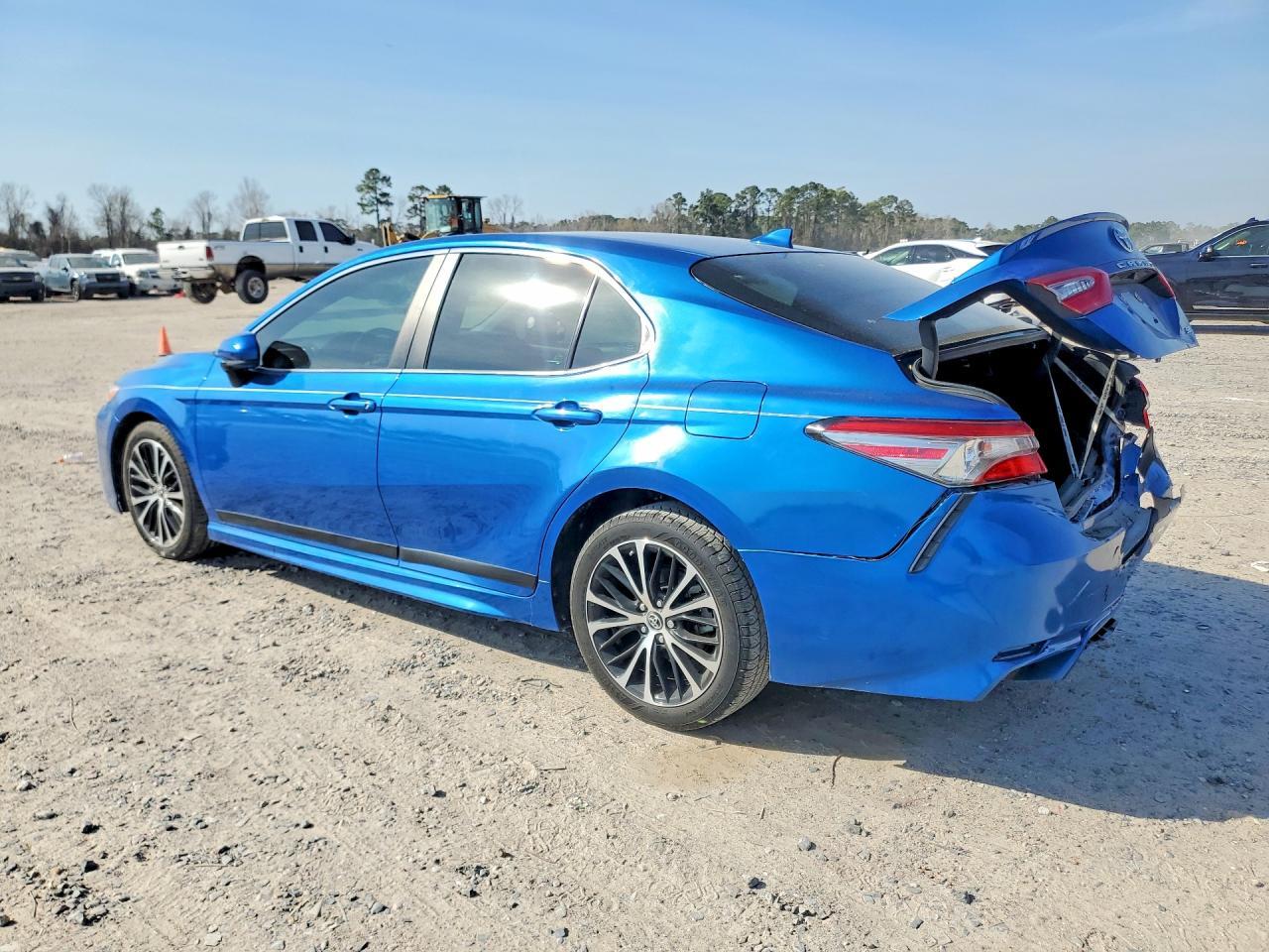 2019 Toyota Camry Se - Image 2