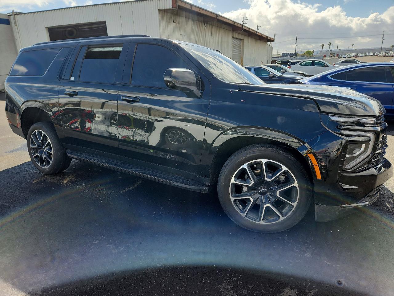 2025 Chevrolet Suburban C1500 Rst - Image 4