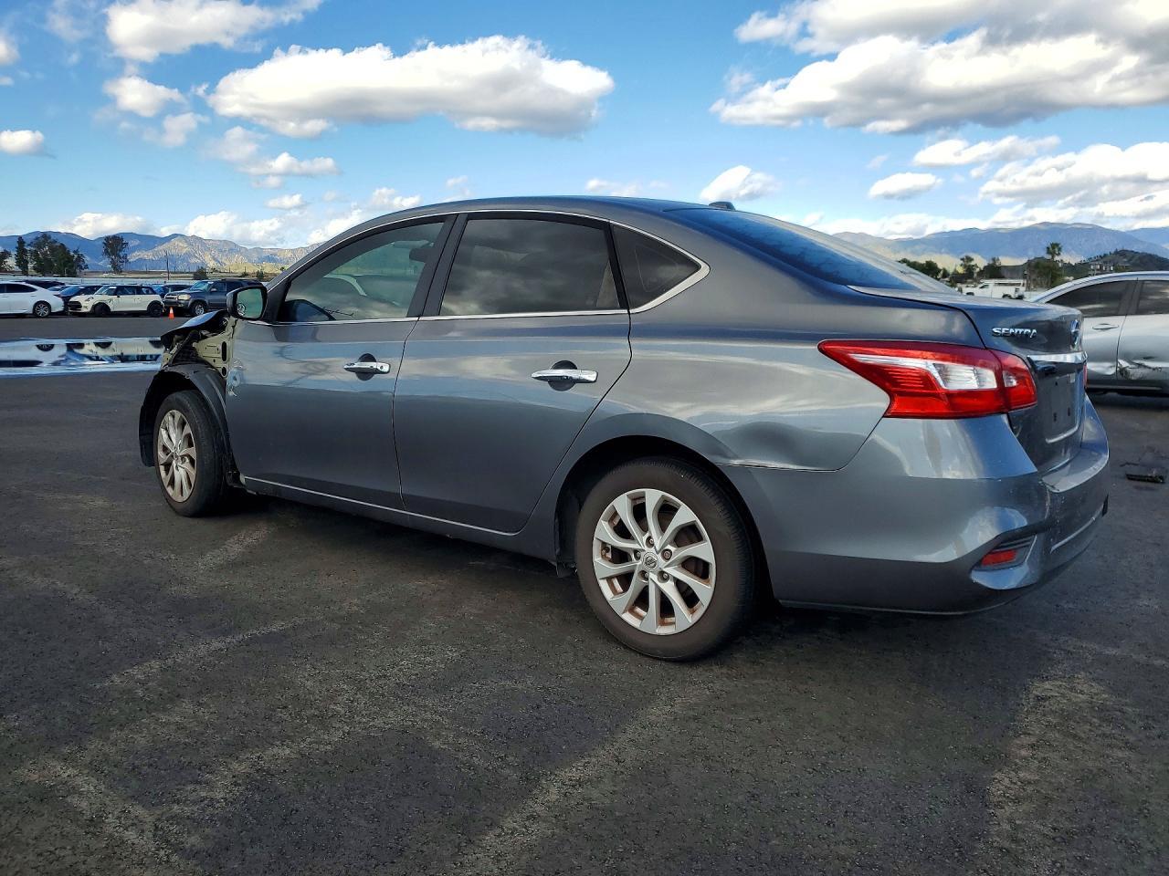2018 Nissan Sentra S - Фото 2