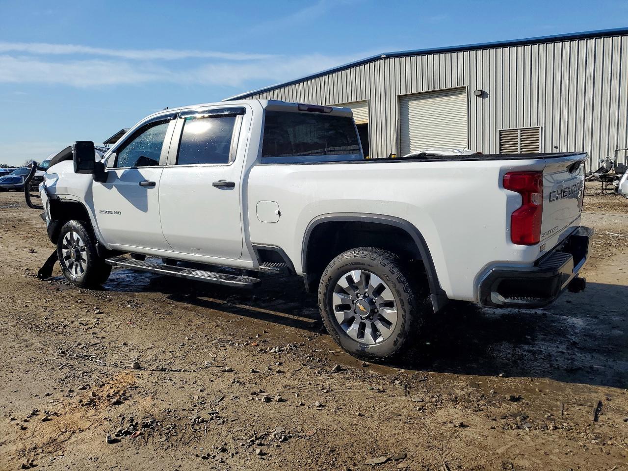 2024 Chevrolet Silverado - Фото 2