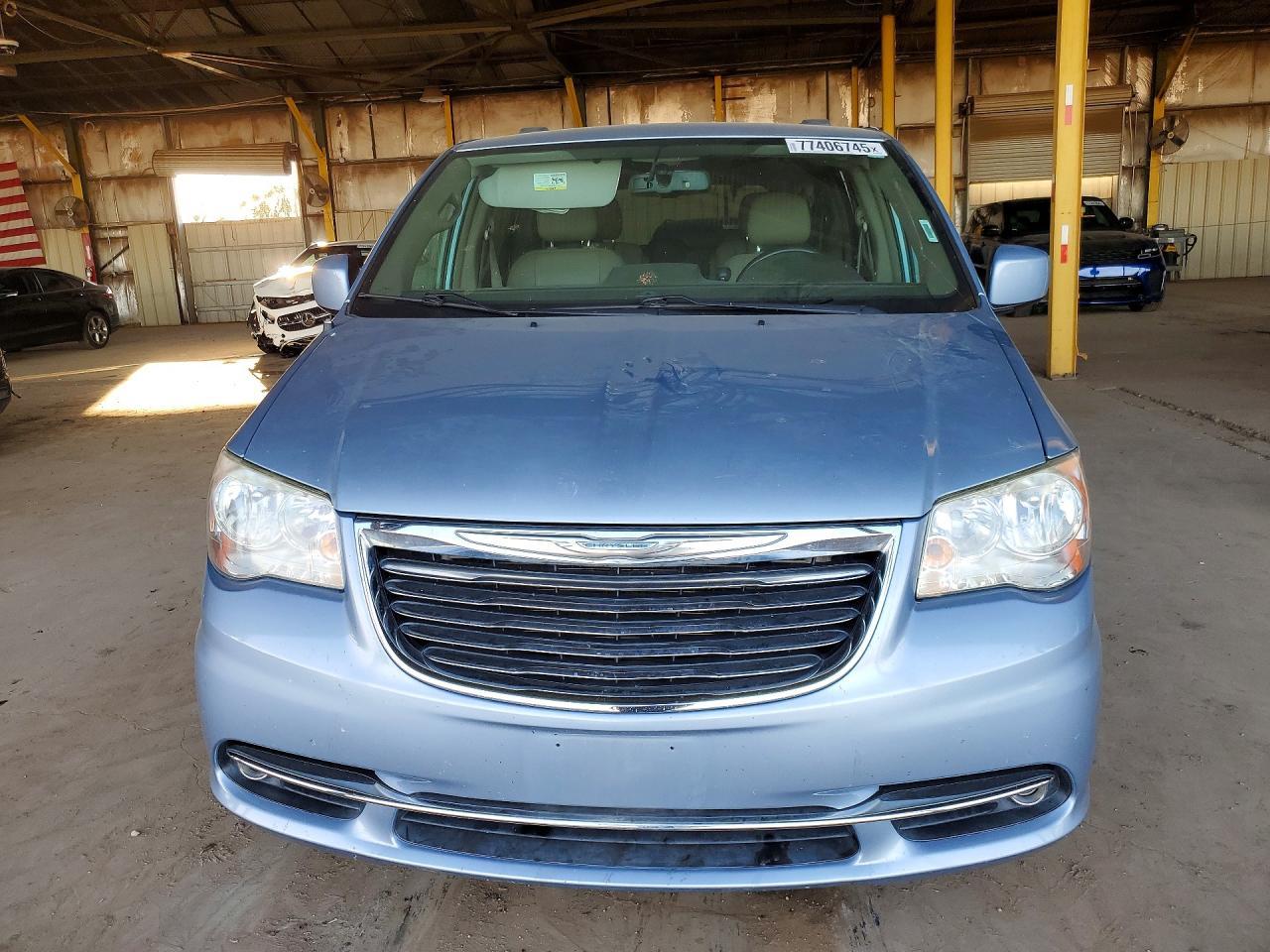 2016 Chrysler Town & Country Touring - Image 5