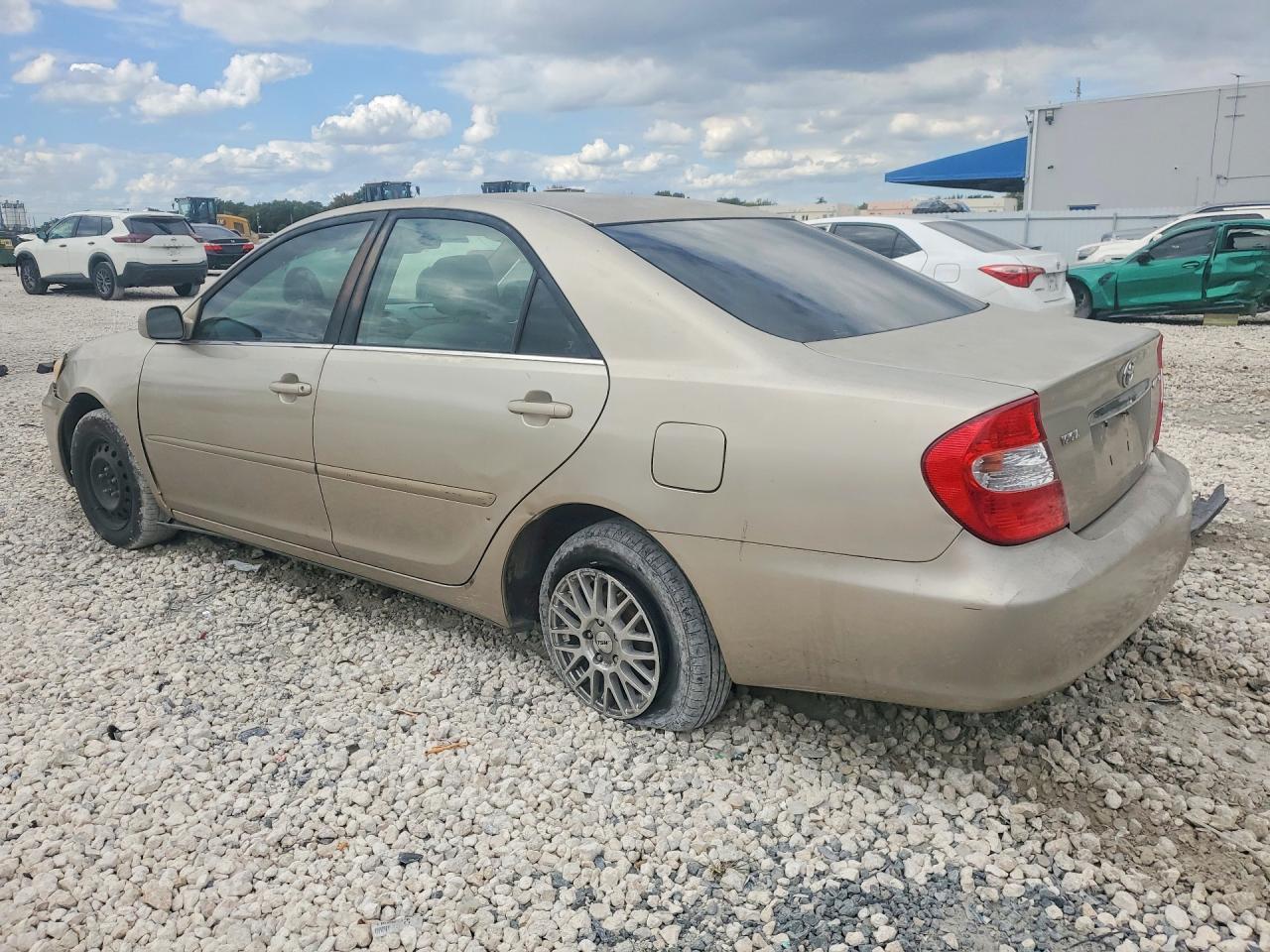2003 Toyota Camry Le - Image 2