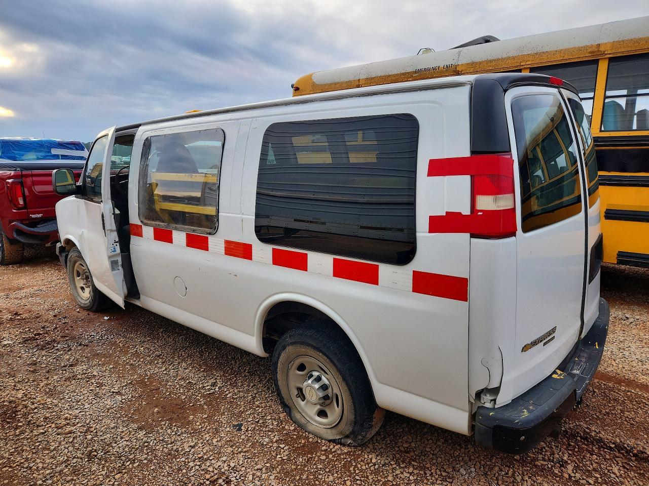 2014 Chevrolet Express G2500 - Фото 2
