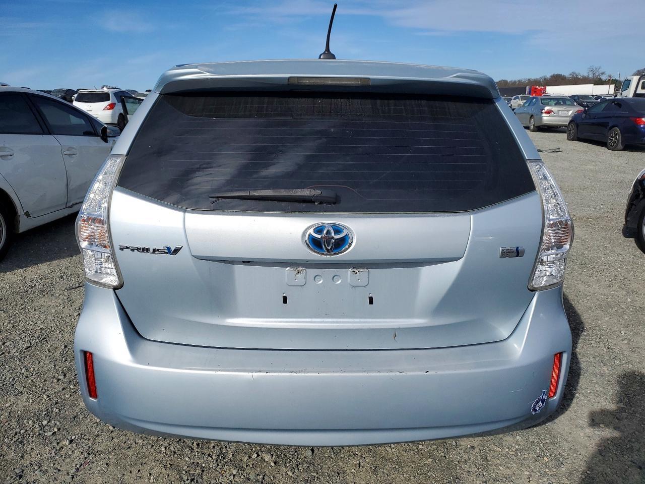 2014 Toyota Prius V - Image 6