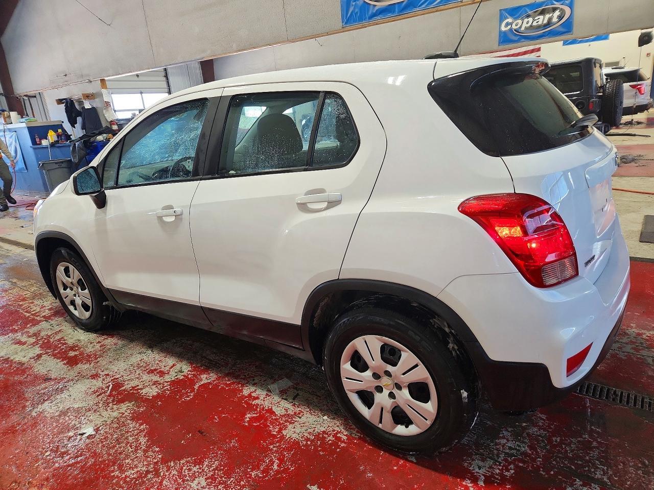 2019 Chevrolet Trax Ls - Image 2
