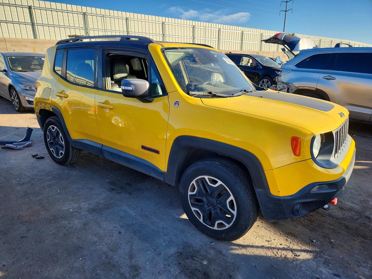 2015 Jeep Renegade Trailhawk - Image 4