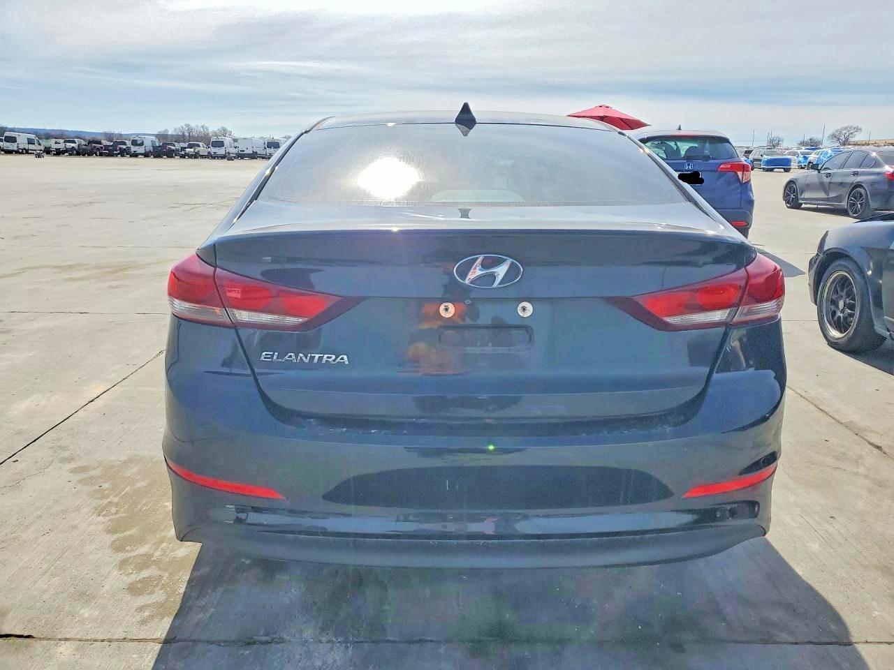 2017 Hyundai Elantra - Фото 6