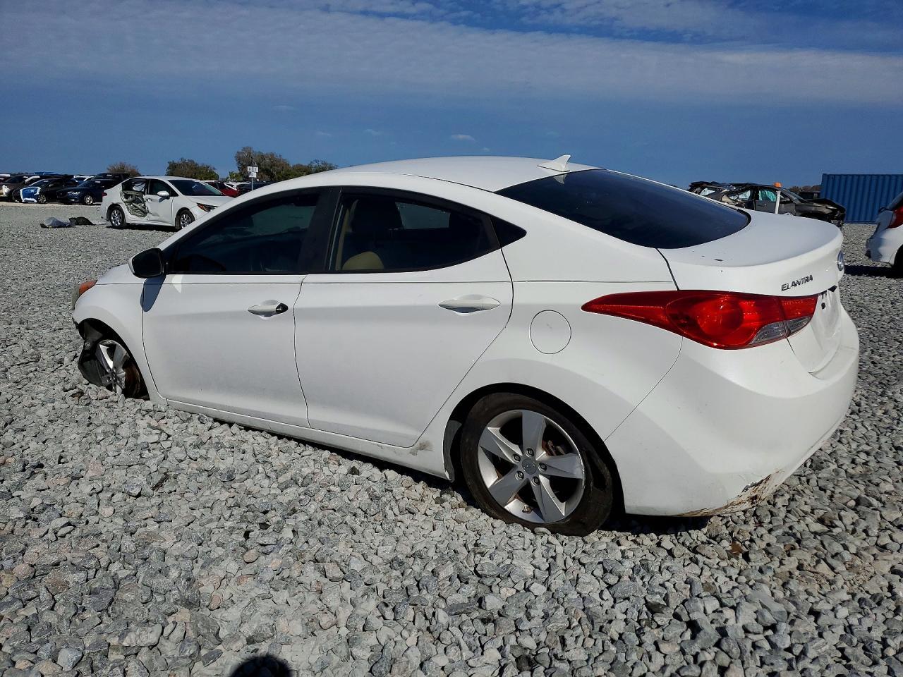2013 Hyundai Elantra Gls - Image 2