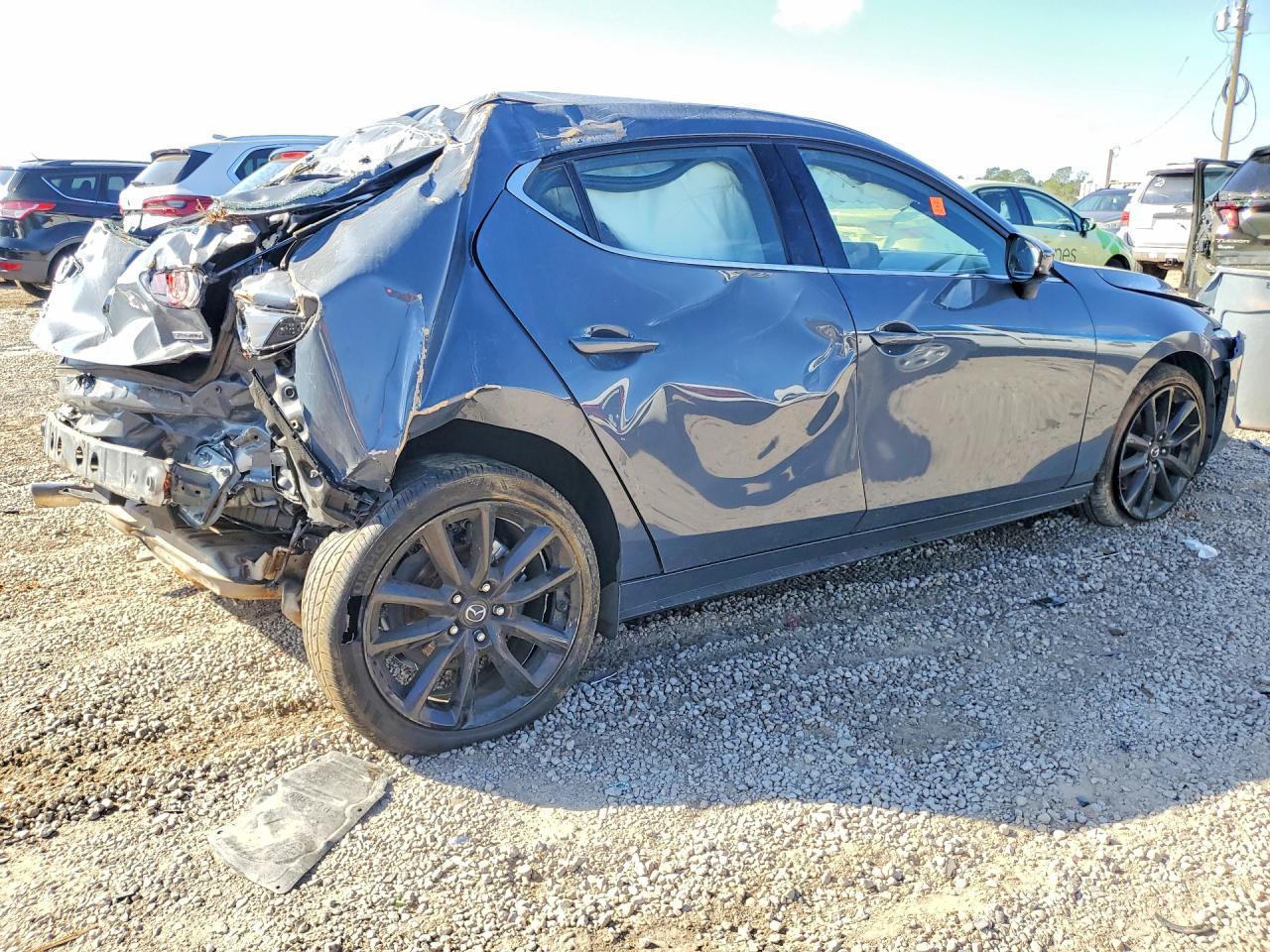2019 Mazda 3 Premium - Фото 3