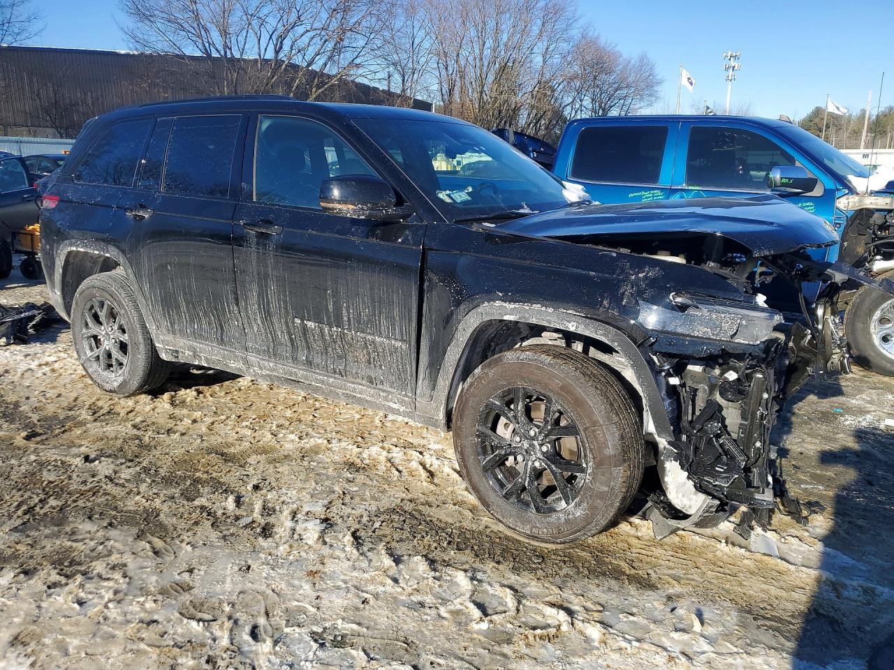 2025 Jeep Grand Cherokee Laredo - Image 4