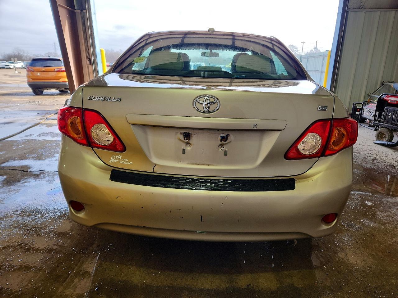 2010 Toyota Corolla Le - Фото 6