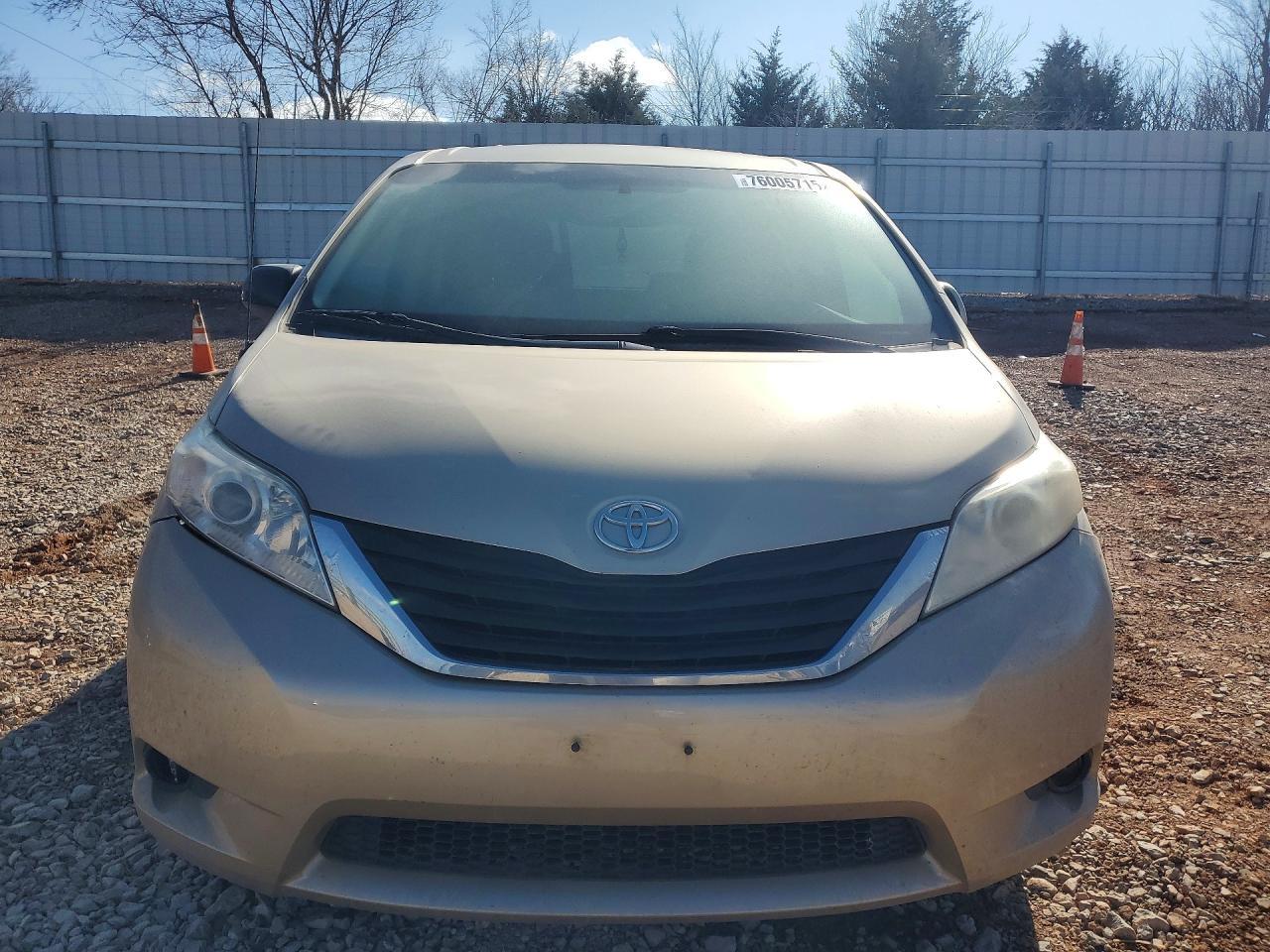 2011 Toyota Sienna Le - Фото 5