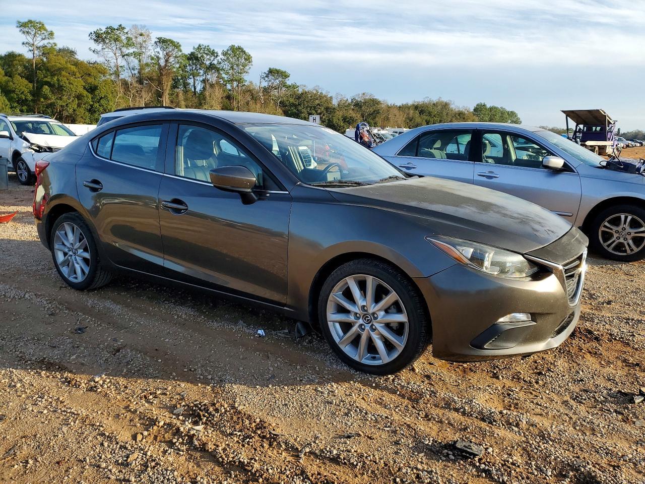 2017 Mazda 3 Touring - Image 4
