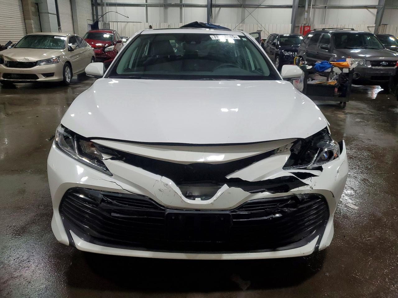 2019 Toyota Camry Hybrid Le - Фото 5