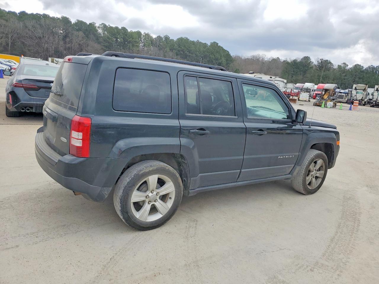 2013 Jeep Patriot Latitude - Image 3