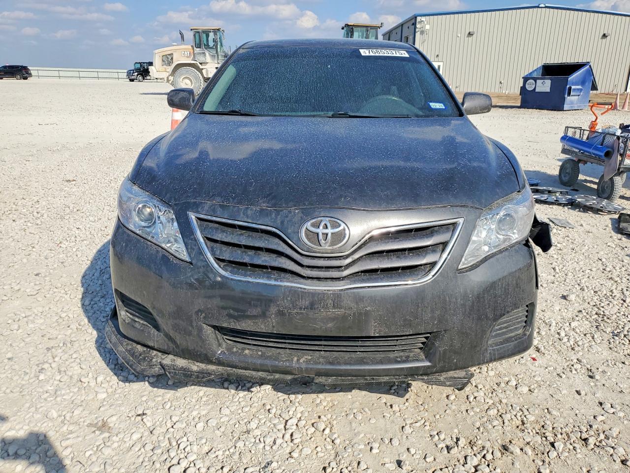 2010 Toyota Camry Le - Фото 5