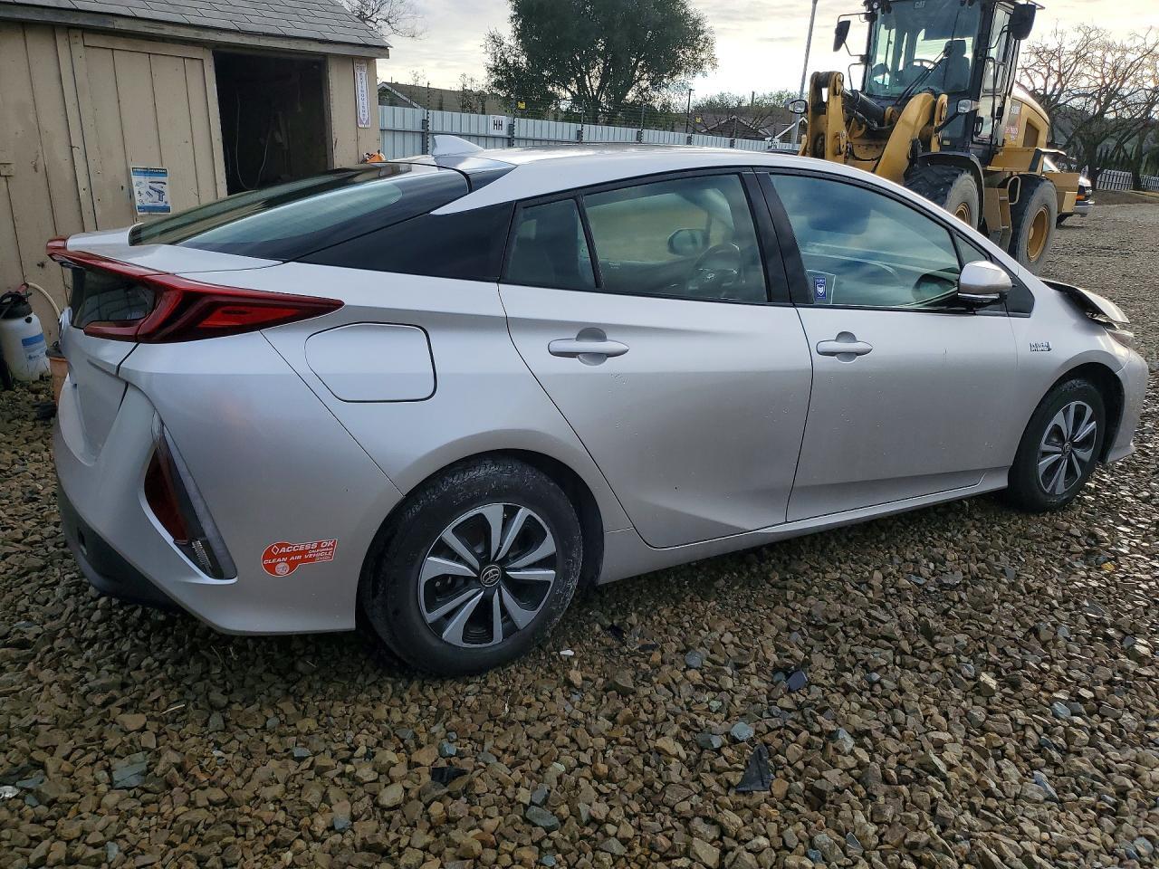 2018 Toyota Prius Prime Plus - Фото 3