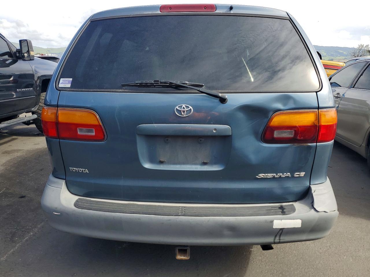 2000 Toyota Sienna Ce - Image 6