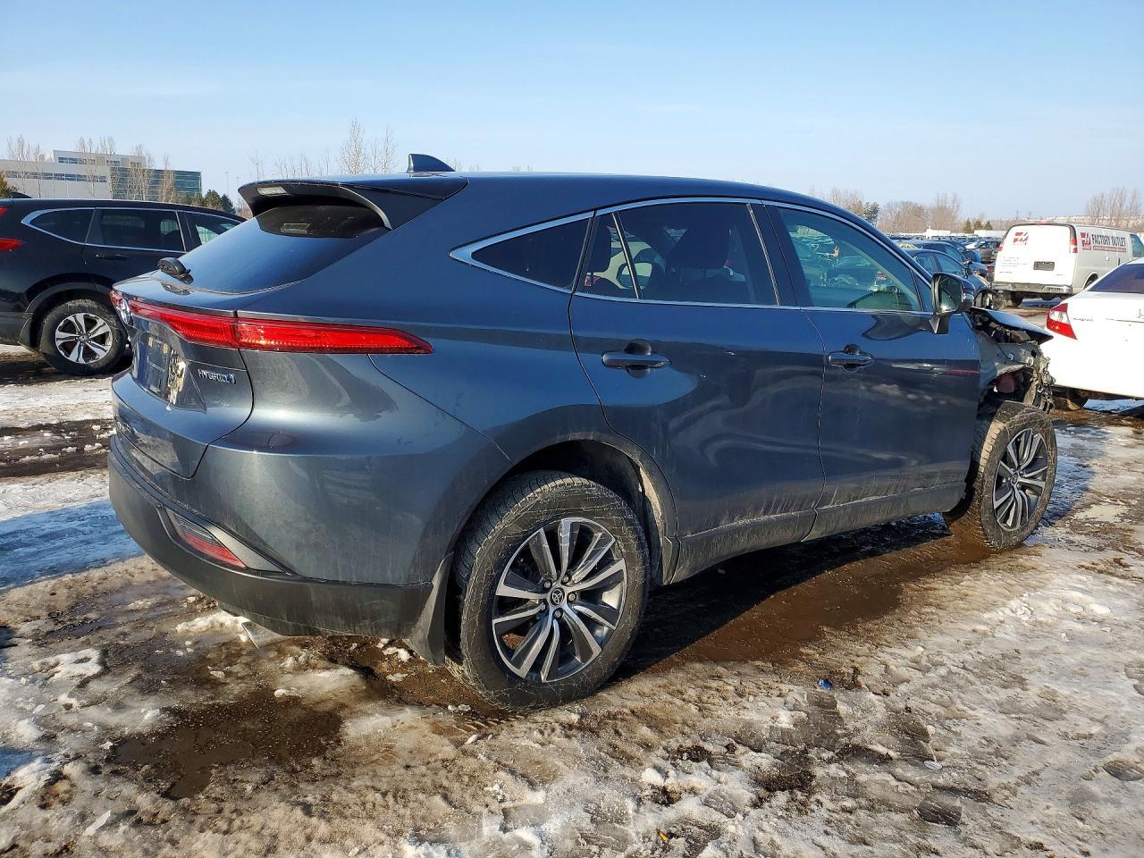 2022 Toyota Venza Le - Фото 3