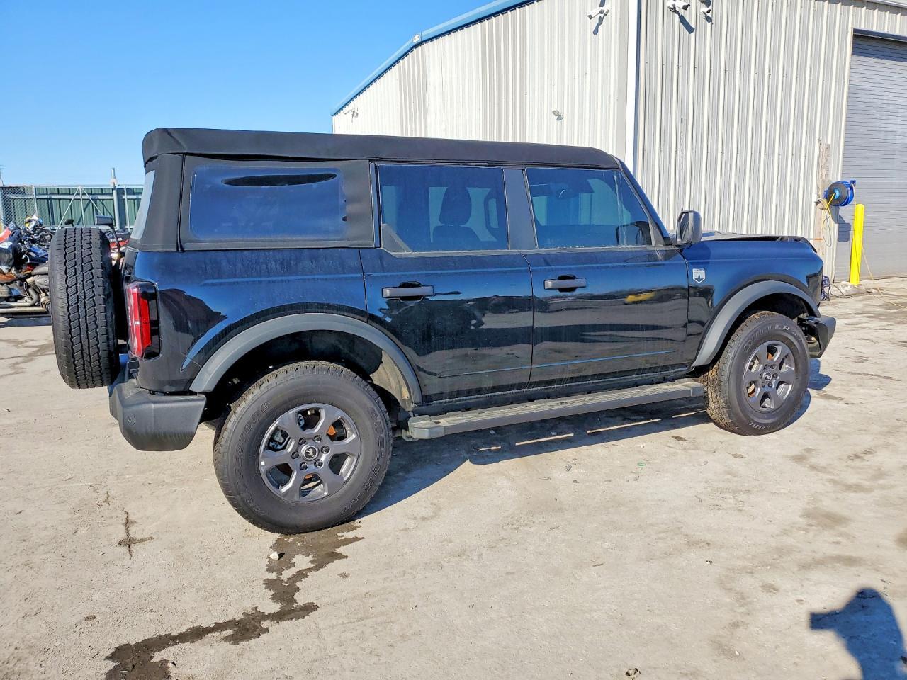 2024 Ford Bronco Big Bend - Image 3