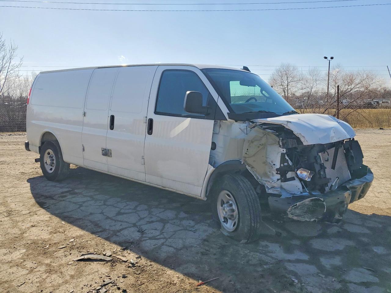 2025 Chevrolet Express 3500 Cargo Delivery Van - Фото 4