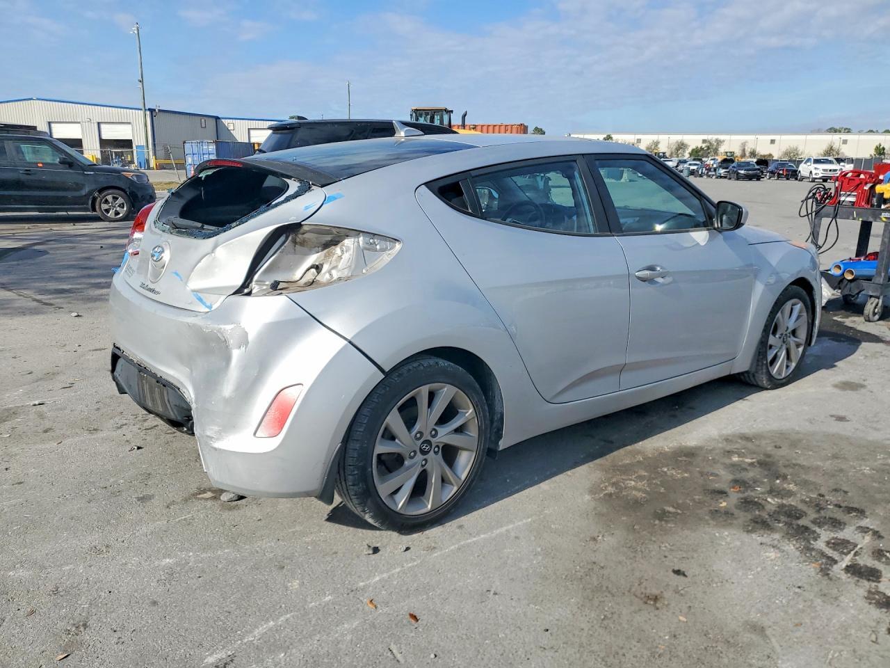 2016 Hyundai Veloster Base - Фото 3