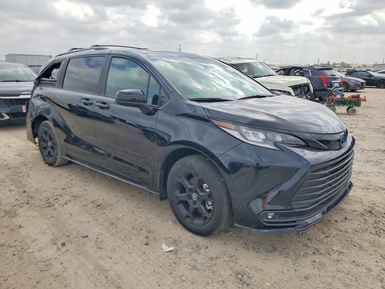 2025 Toyota Sienna Woodland Edition - Фото 4