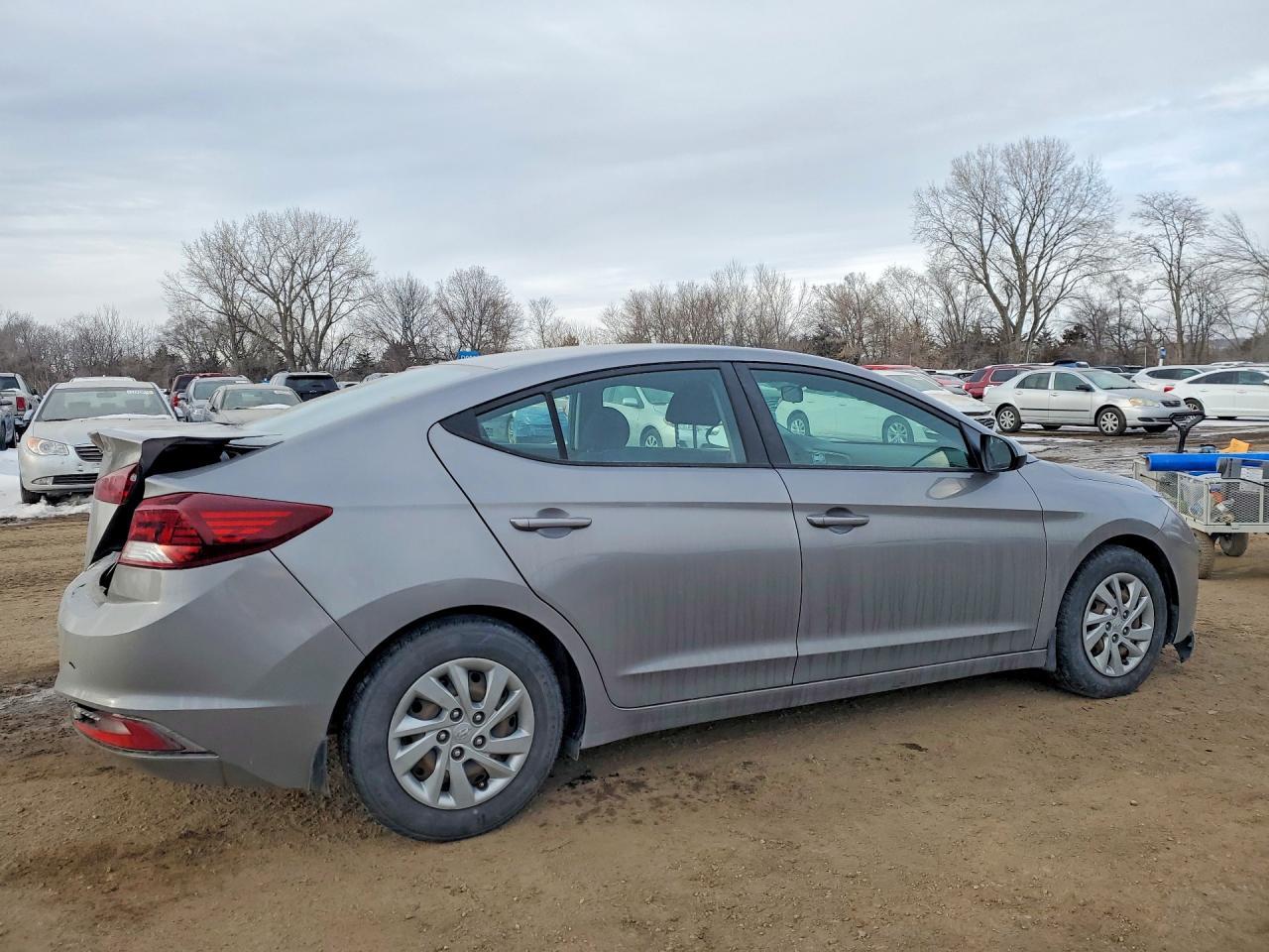2020 Hyundai Elantra Se - Image 3