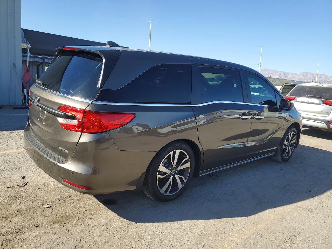 2023 Honda Odyssey Touring - Фото 3