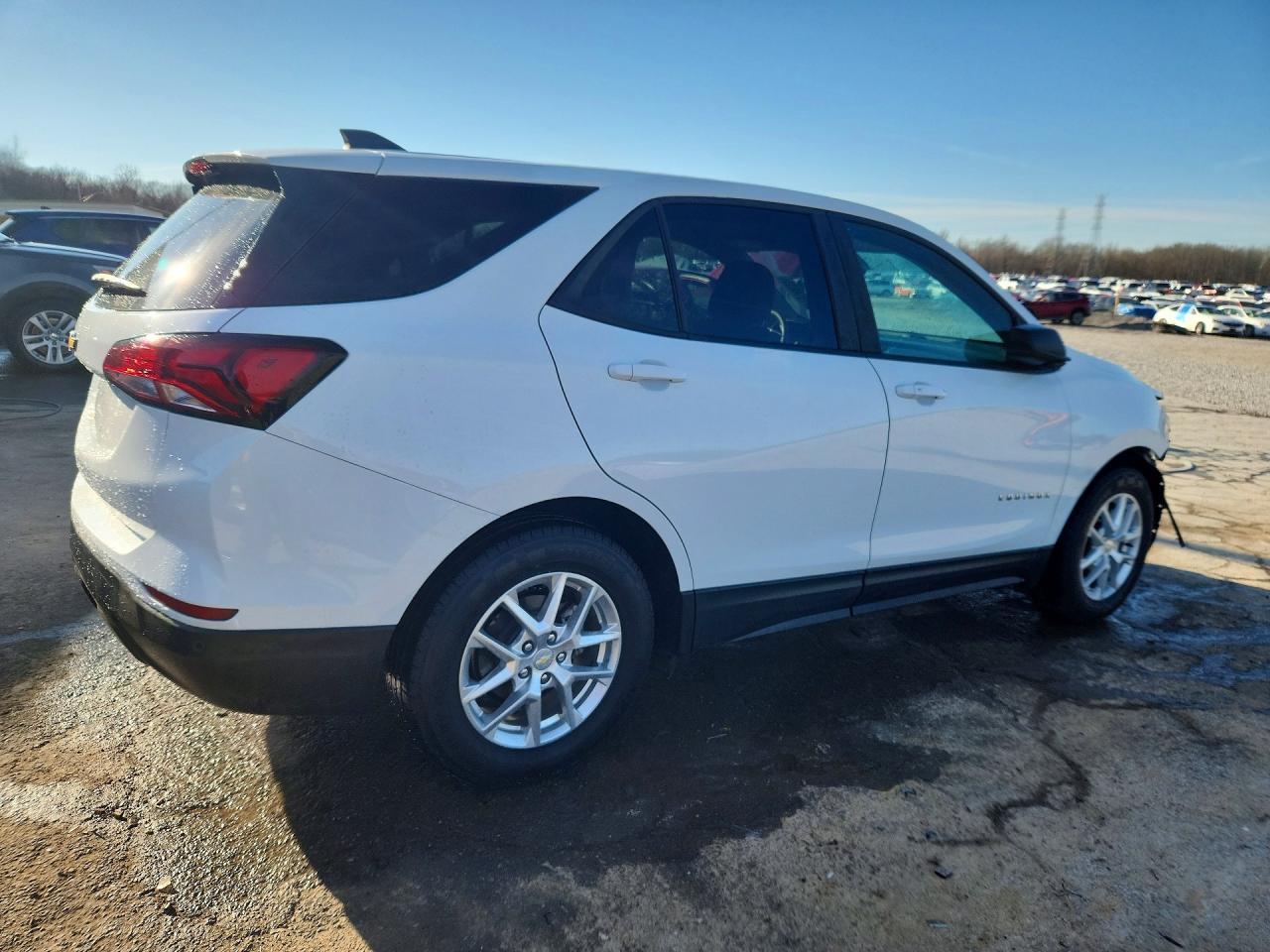 2022 Chevrolet Equinox Ls - Image 3