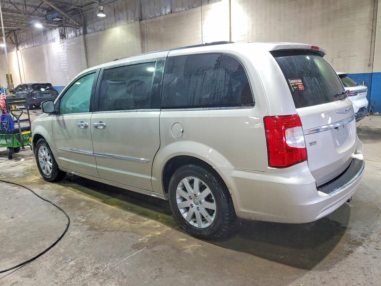 2014 Chrysler Town & Country Touring - Image 2