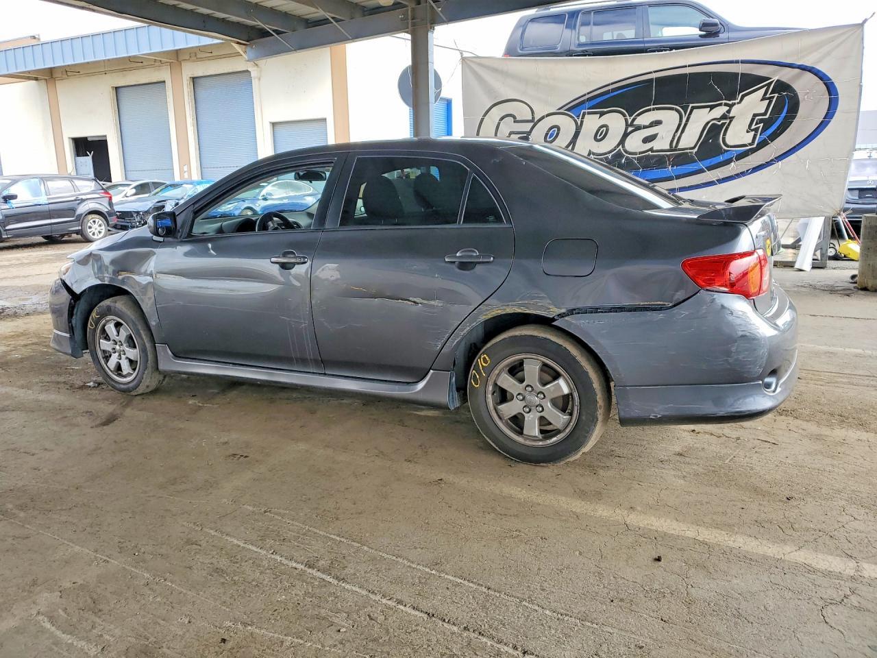 2010 Toyota Corolla Base - Фото 2