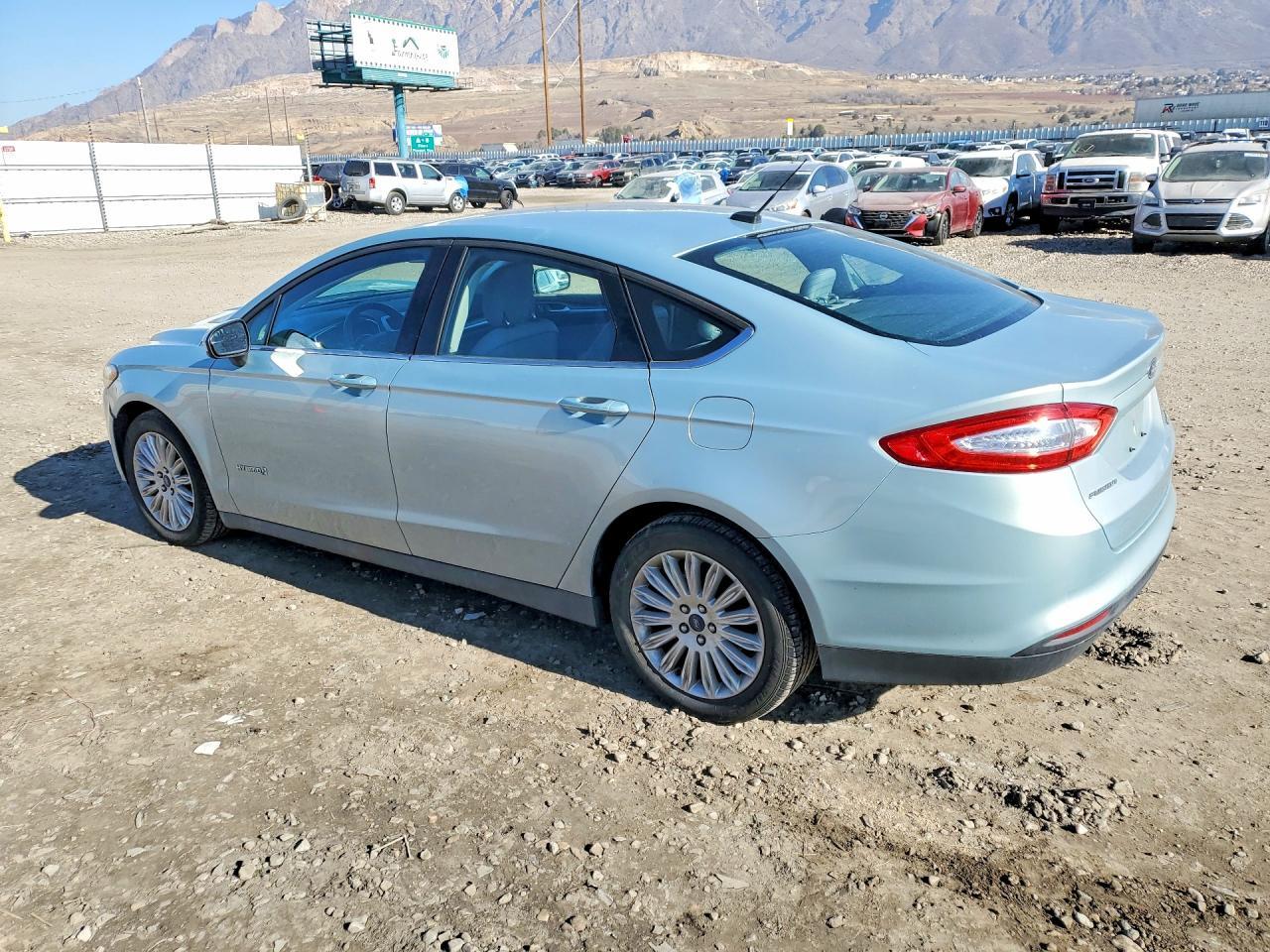 2014 Ford Fusion S Hybrid - Фото 2